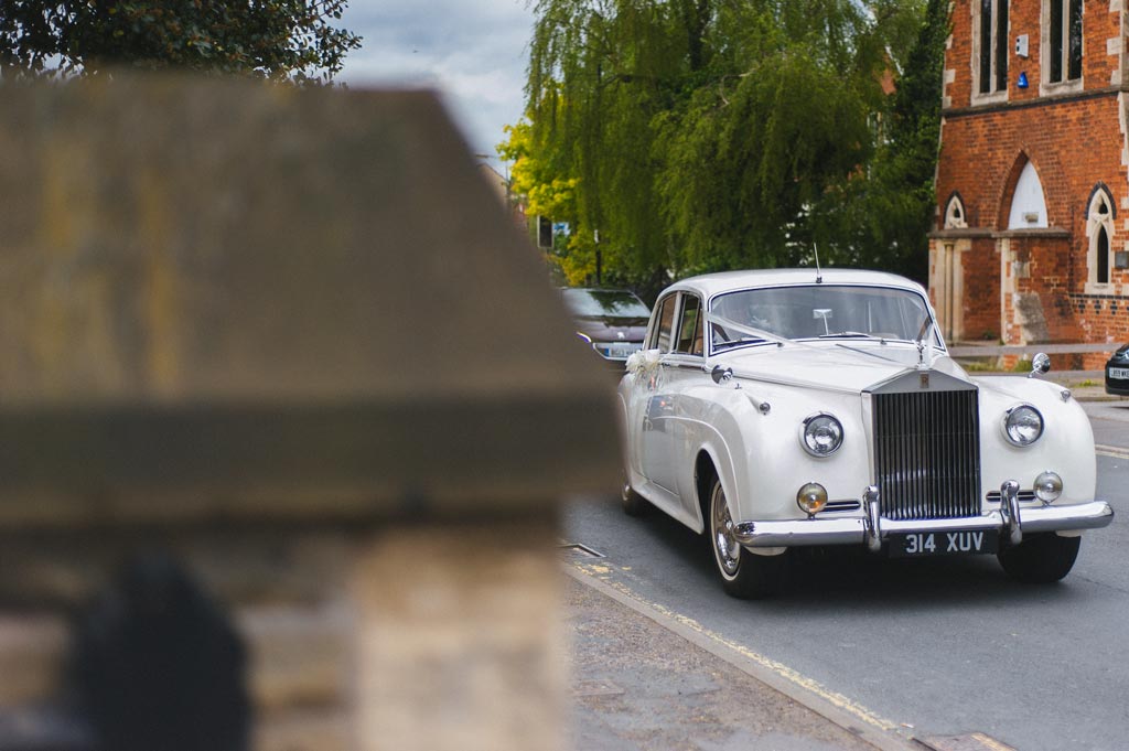bride-arriving-wedding-car-epworth