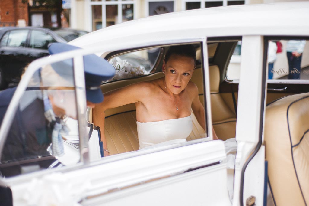 bride-arriving-wedding-car-hire-epworth