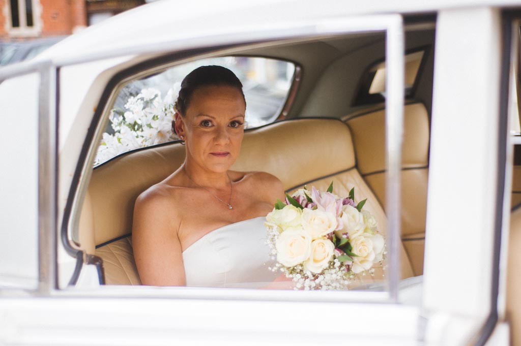 bride-arriving-wedding-car-hire-lincolnshire