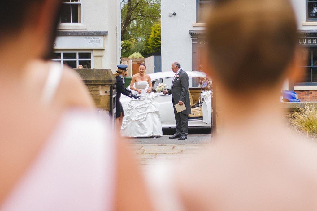 bride-arriving-wedding-wesley-memorial-methodist-church-epworth