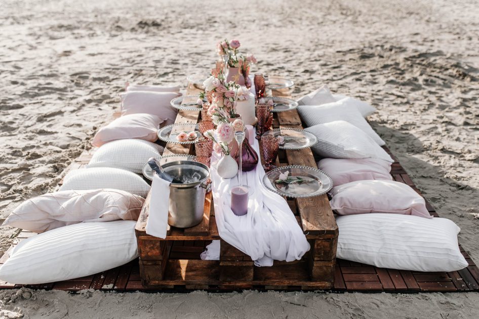 Inexpensive beach wedding decor