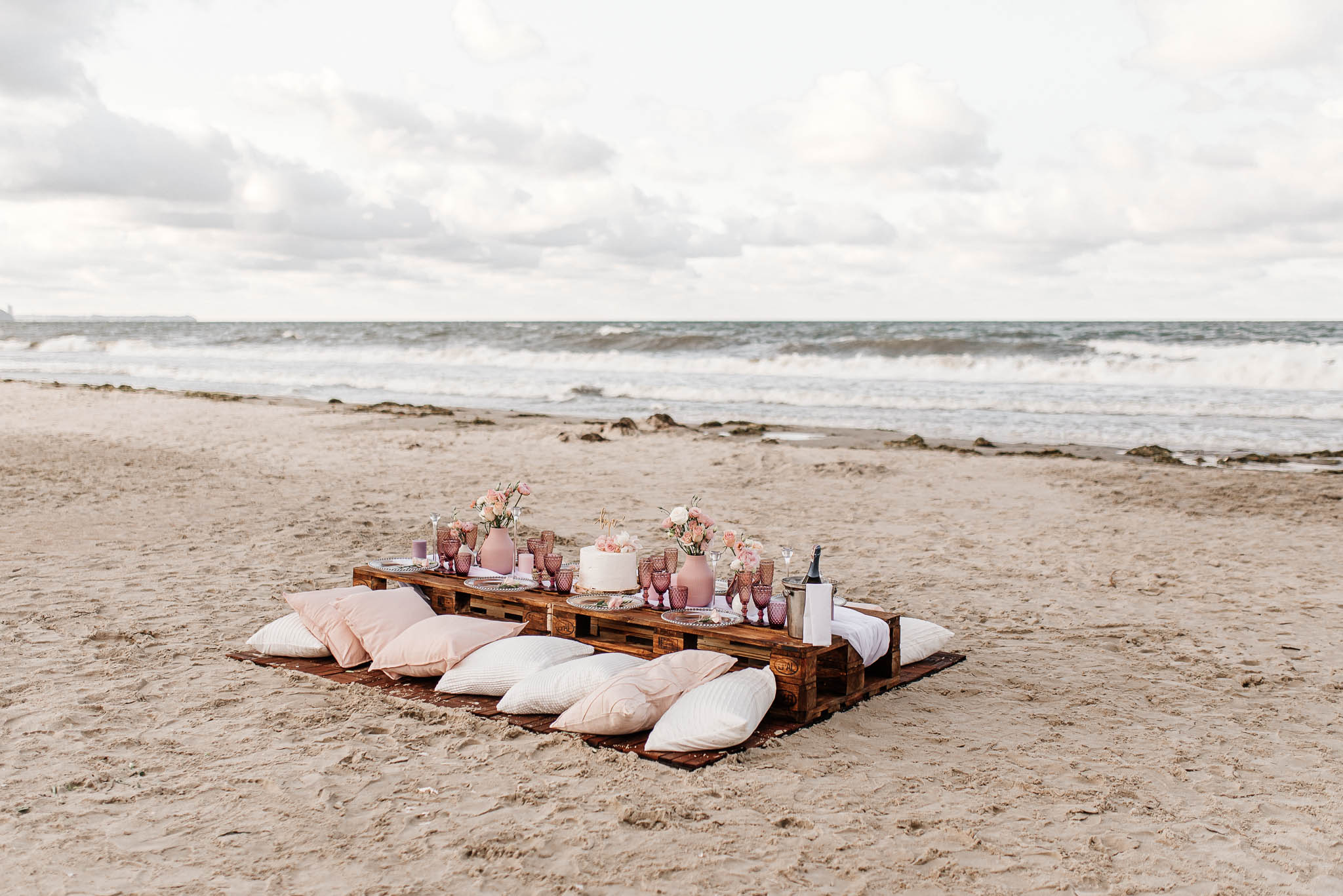 Beach weddings – how to plan and what to wear?