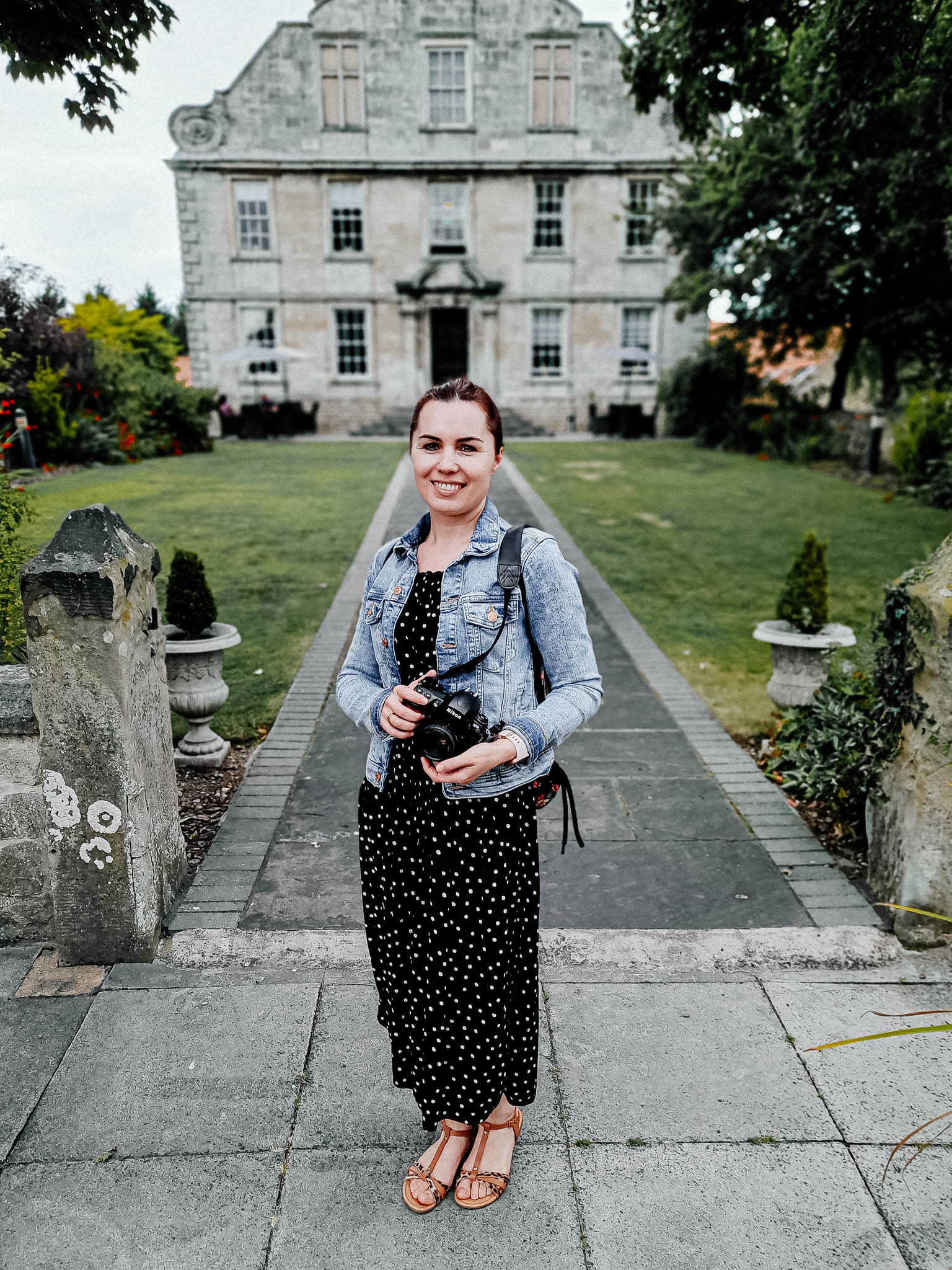 Monika Ufniak working as a second wedding photographer