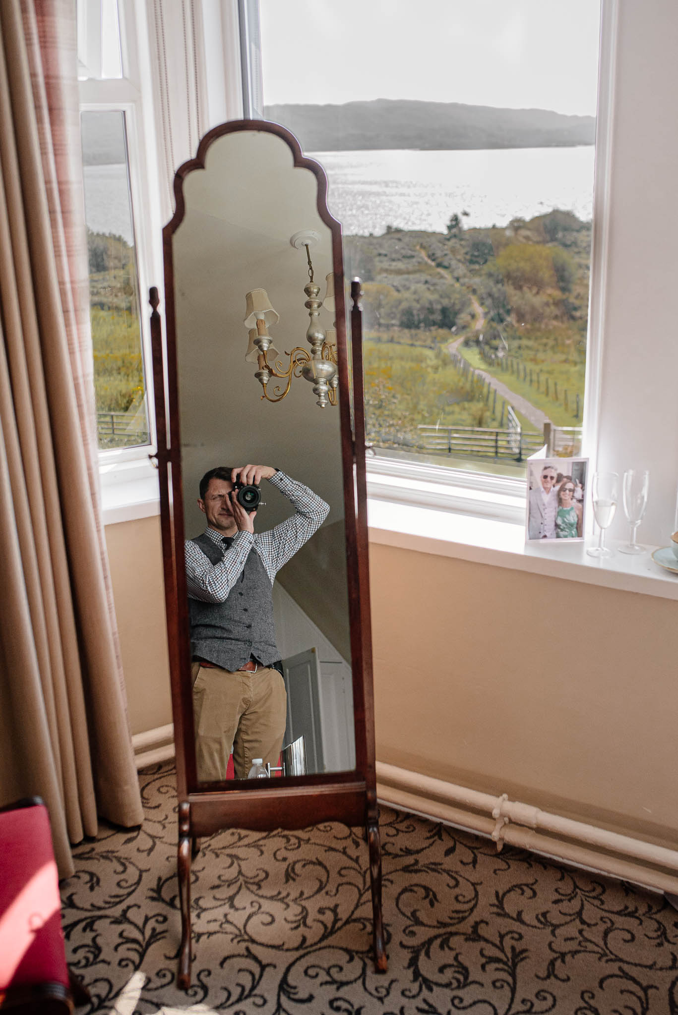 Michal photographing a wedding morning