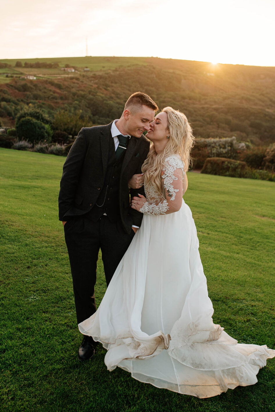 Grand Villa Heights wedding photography on the lawn